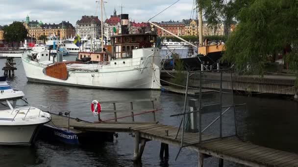 Embankment and pier in the center of Stockholm. Sweden. — Stock Video