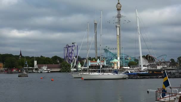 Embankment y muelle en el centro de Estocolmo. Países Bajos . — Vídeo de stock