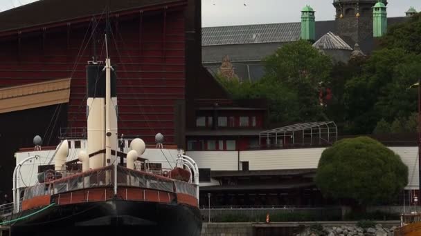 Embankment and pier in the center of Stockholm. Sweden. — Stock Video