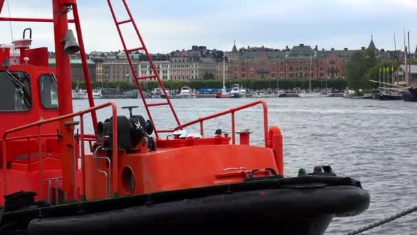 Embankment and pier in the center of Stockholm. Sweden. — Stock Video