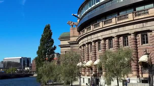 Здание Рейхстага в Стокгольме. Швеция . — стоковое видео