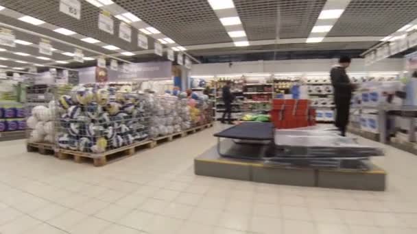 Buyers in the supermarket. — Stock Video