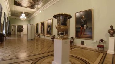 Muhteşem Odalar ve St. Petersburg Mikhailovsky Kalesi'nin iç.