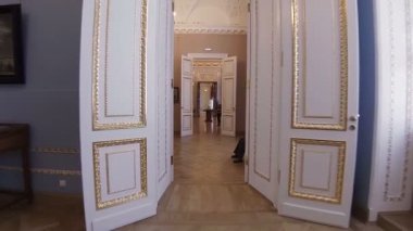 Muhteşem Odalar ve St. Petersburg Mikhailovsky Kalesi'nin iç.