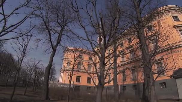 The Mikhailovsky castle in St. Petersburg — Stock Video