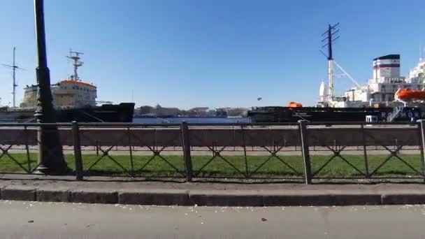 Ships on the waterfront in St. Petersburg — Stock Video