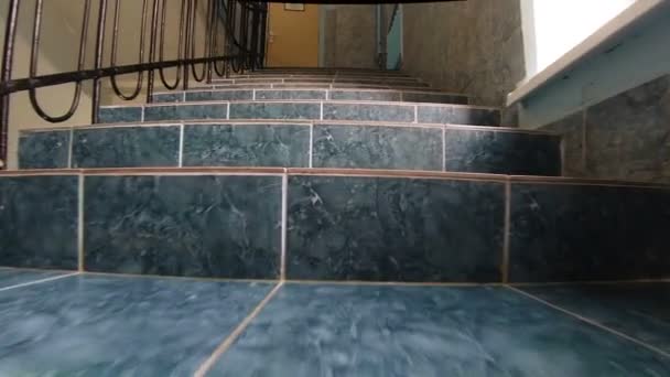 Escadas. Telha. azulejo, passo — Vídeo de Stock