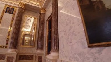 Muhteşem Odalar ve St. Petersburg Mikhailovsky Kalesi'nin iç.