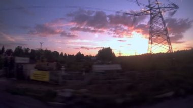 Araba ile seyahat. Günbatımı.