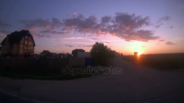 Voyagez en voiture. Coucher de soleil .