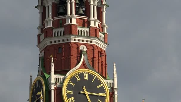 Kremlin chimes. The Spasskaya Tower. Moscow. — Stock Video