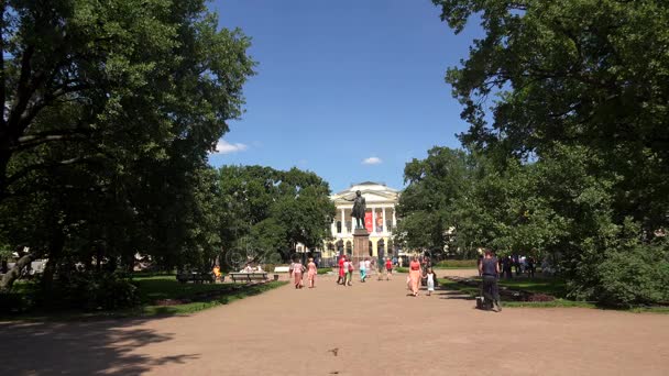 Площа мистецтв. Пам'ятник Пушкіну. Санкт Петербург. 4 к. — стокове відео