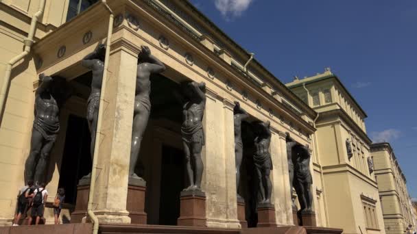 The Sculpture Of Atlantean. Saint-Petersburg. 4K. — Stock Video