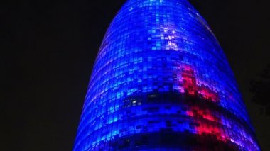 Barcelona'da Torre Agbar. İspanya. Gece.