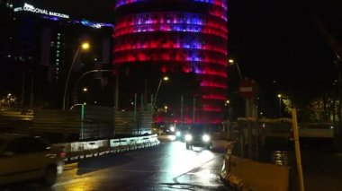 Barcelona'da Torre Agbar. İspanya. Gece.