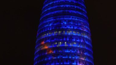 Barcelona'da Torre Agbar. İspanya. Gece.