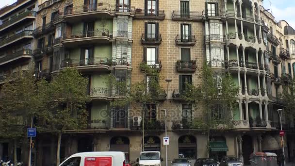 Das alte, schöne haus in barcelona. Spanien. — Stockvideo
