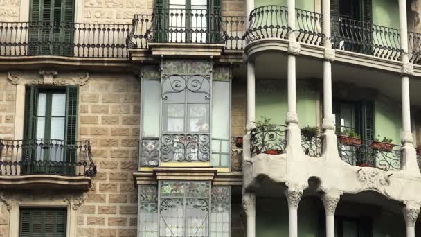 The old, beautiful house in Barcelona. Spain. — Stock Video