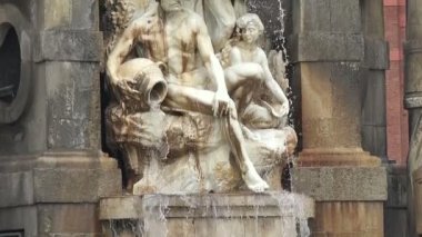 Barcelona eski çeşme. İspanya.