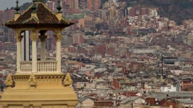 Çatılar eski Barcelona evler. İspanya.