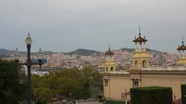 Çatılar eski Barcelona evler. İspanya.