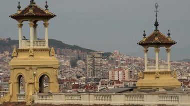 Çatılar eski Barcelona evler. İspanya.