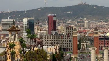 Çatılar eski Barcelona evler. İspanya.