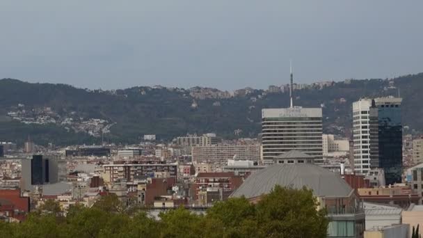 Daken van de oude huizen in Barcelona. Spanje. — Stockvideo