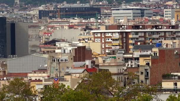 Σκεπές παλαιών σπιτιών στη Βαρκελώνη. Ισπανία. — Αρχείο Βίντεο