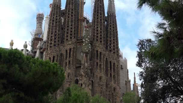 Katedra Sagrada Familia w Barcelonie. Hiszpania. — Wideo stockowe