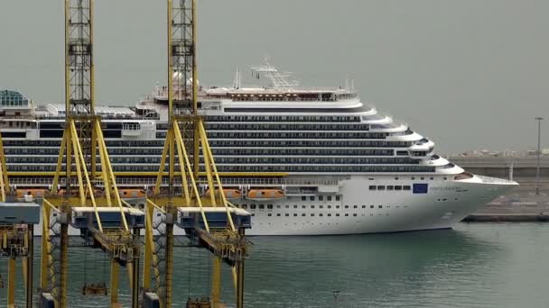 Puerto de carga. Barcelona, España . — Vídeo de stock