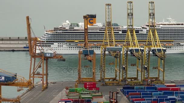 Porto de carga. Barcelona, Espanha . — Vídeo de Stock