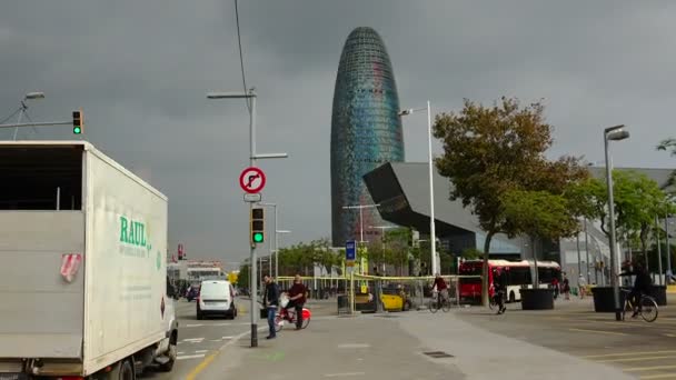 Torre Agbar w Barcelonie. Hiszpania. — Wideo stockowe