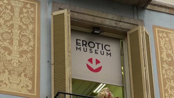 Erotische museum in Barcelona. Spanje. — Stockvideo