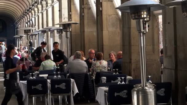 A cozy cafe in the heart Barcelona. Spain. — Stock Video