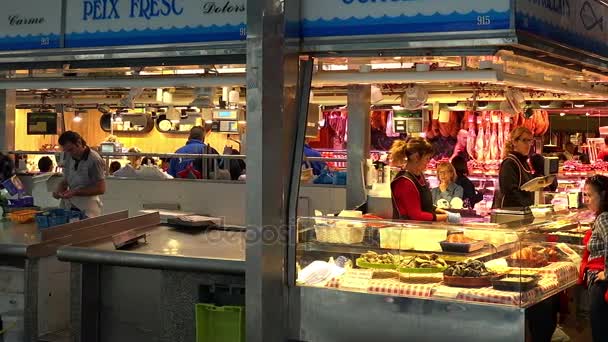 バルセロナでの食品市場。スペイン. — ストック動画