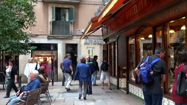 Barcelona'da vitrin antika dükkanı. İspanya. — Stok video