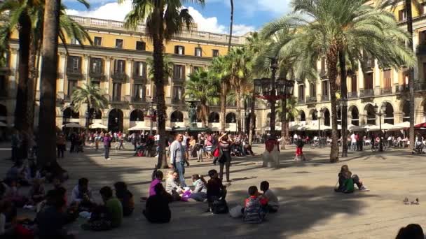 Royal Square med en fontän av de tre gracerna i Barcelona. Spanien. — Stockvideo