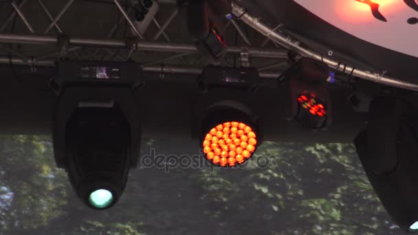 バックライトの屋外投光照明。4 k. — ストック動画
