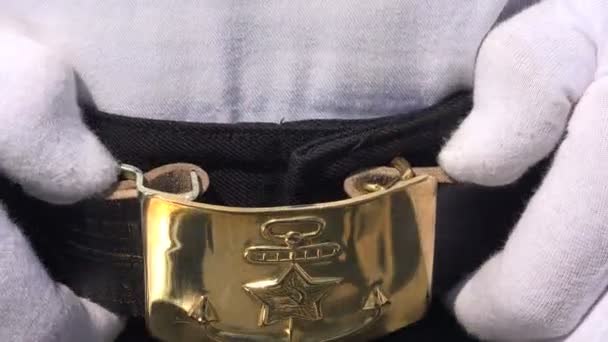 Shiny buckle marine belt. 4K. — Stock Video