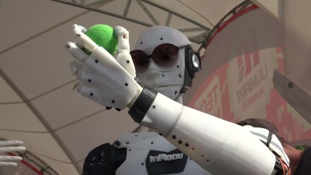 Humanoïde robot. 4k. — Stockvideo