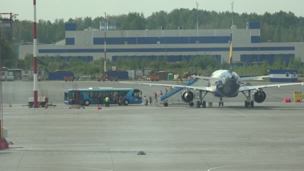 Aeroporto de Pulkovo em São Petersburgo. 4K . — Vídeo de Stock