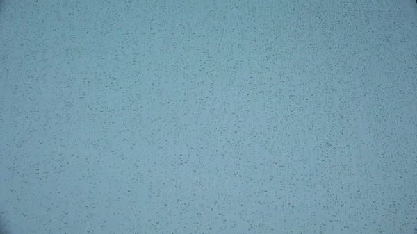 Pencere camına yağmur damlaları. 4k.