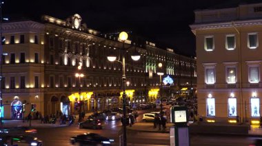 St Petersburg Nevsky Prospekt üzerinde Noel süsleri. 4k.