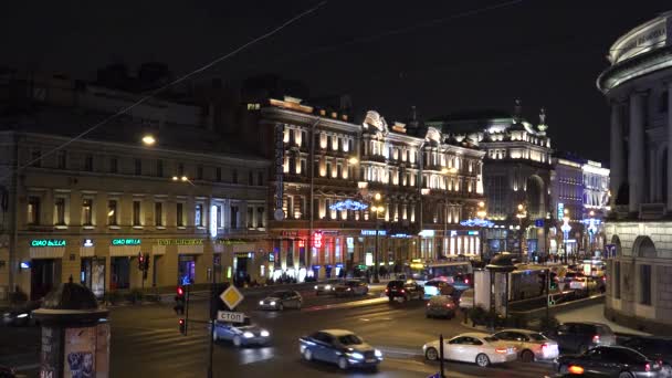 Decorações de Natal no Nevsky Prospekt em São Petersburgo. 4K . — Vídeo de Stock