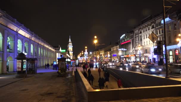 Decoraciones navideñas en la Prospekt Nevsky en San Petersburgo. 4K . — Vídeos de Stock
