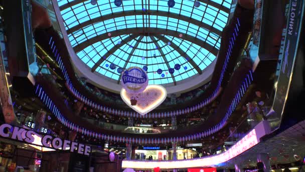 Moderna shoppingcenter. 4k. — Stockvideo