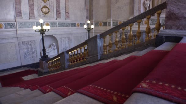 La escalera principal en el castillo de Mikhailovsky. 4K . — Vídeos de Stock