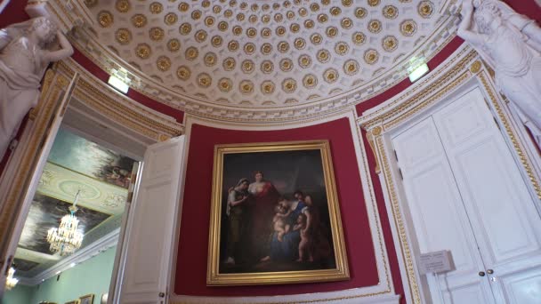 Underbara rum och interiörer av Mikhailovskij slottet i St Petersburg. 4k. — Stockvideo