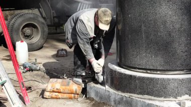 Mason değirmeni granit testere. 4k.